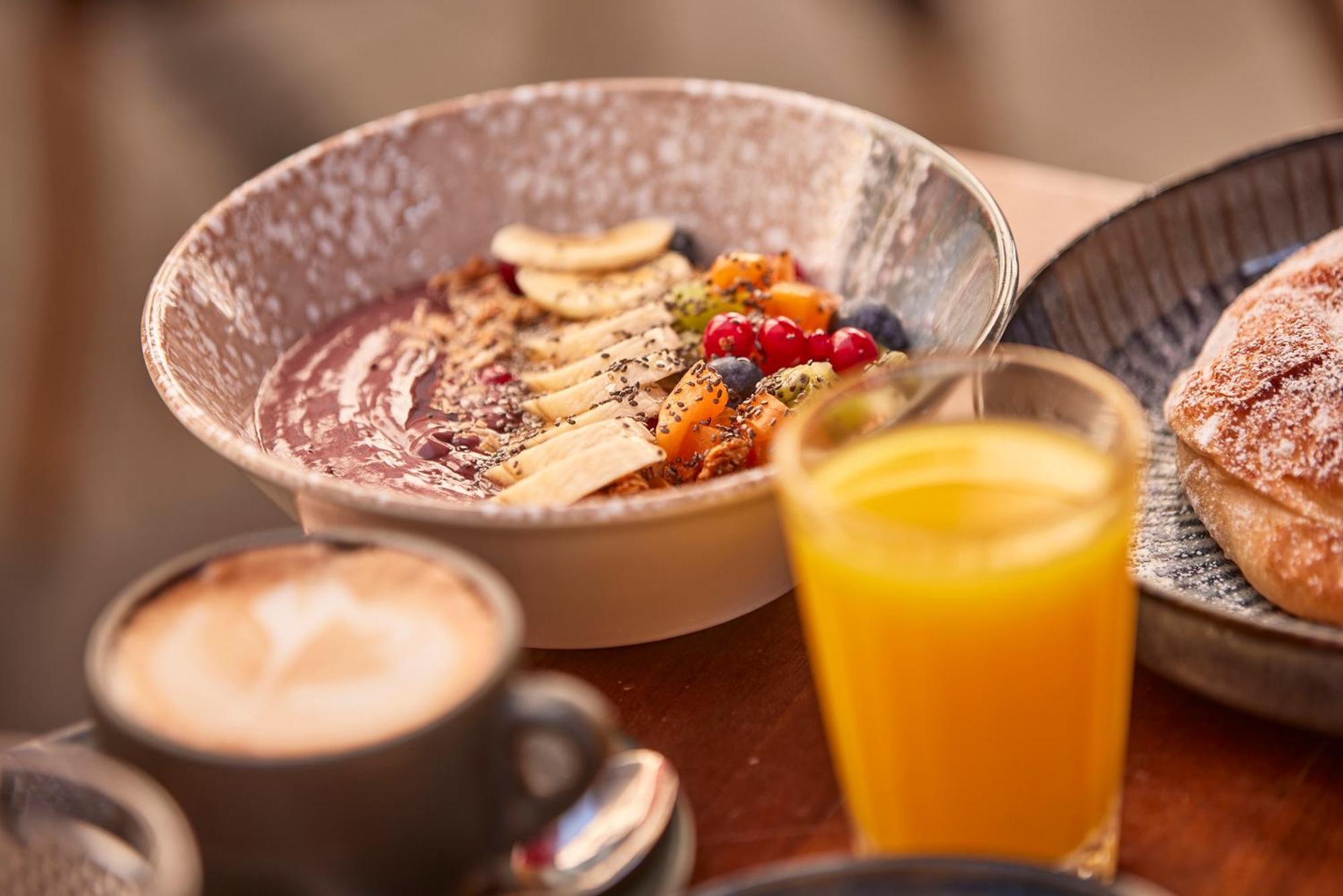 Hotel Cort Palma de Mallorca Exteriér fotografie Breakfast at the hotel