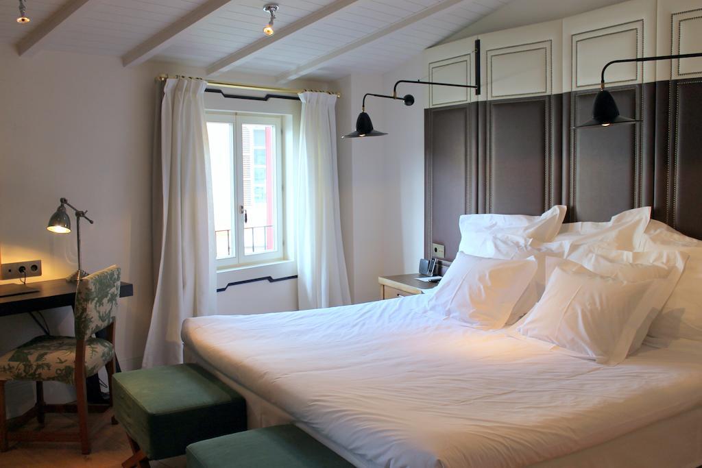 Hotel Cort Palma de Mallorca Exteriér fotografie A room at the hotel